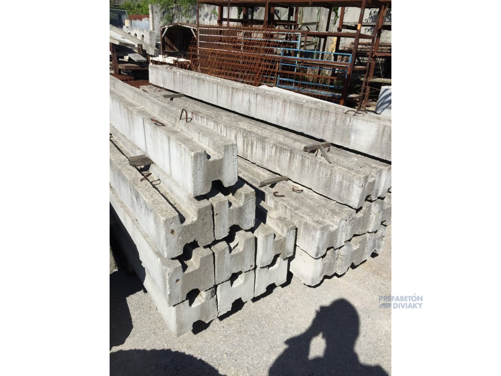 424 betonovy plotovy stpik na vkladanie 2900x220x180