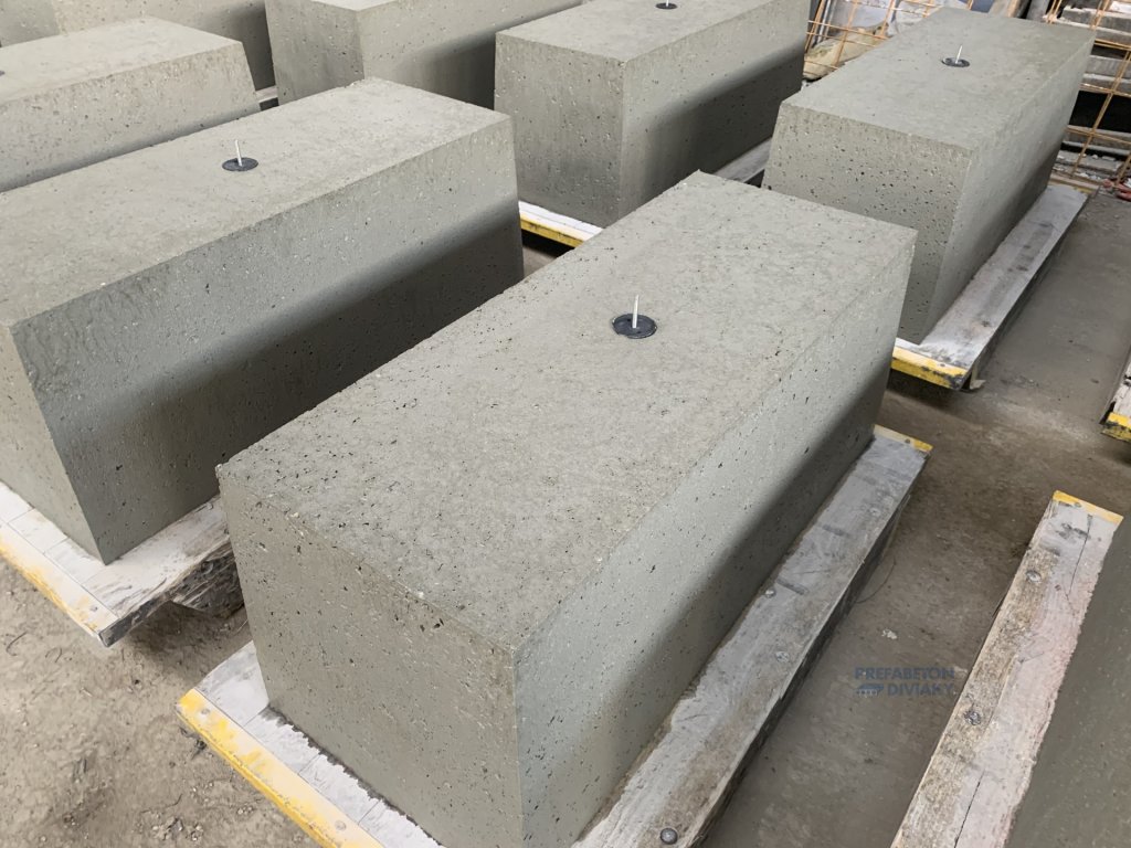670 betonova patka 500x500x1200