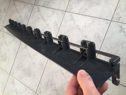 364 plastovy obrubnik