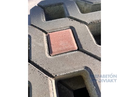 388 znackovaci kamen cerveny 77x77x80