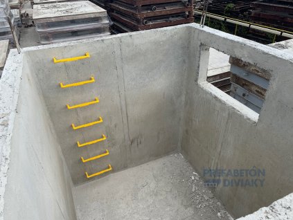 46 8 vodomerna sachta s dnom 1900 x 1600 mm x 2100