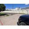 betonovy plot slnko